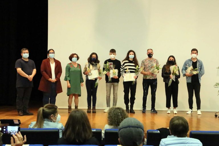 Anxo Rodríguez, Jennifer Abal, Sabela Martínez, Jorge Guille, Ana Fernández e Xosé Manuel Martínez, gañadoras dos VI Xogos Florais de Ponteareas