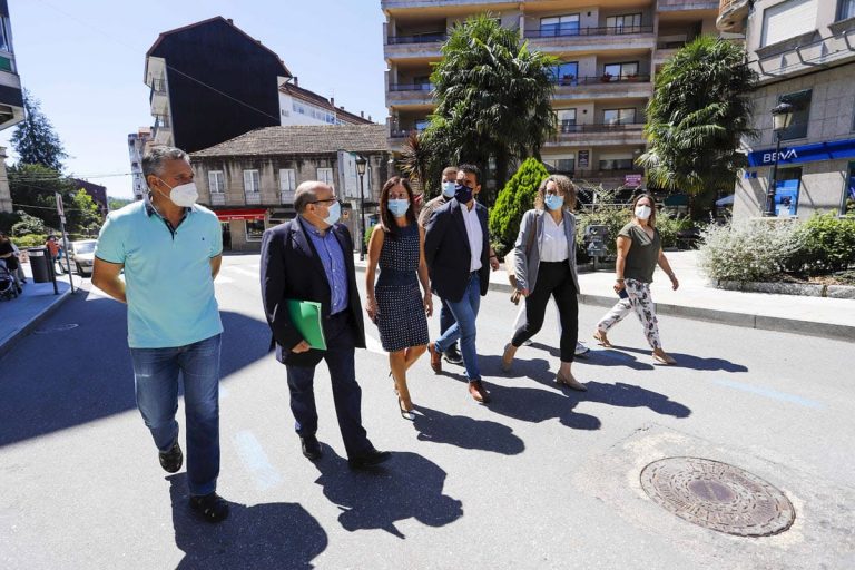 Luis López e Cristina Fernández visitan a Área de Rehabilitación Integral de Ponteareas