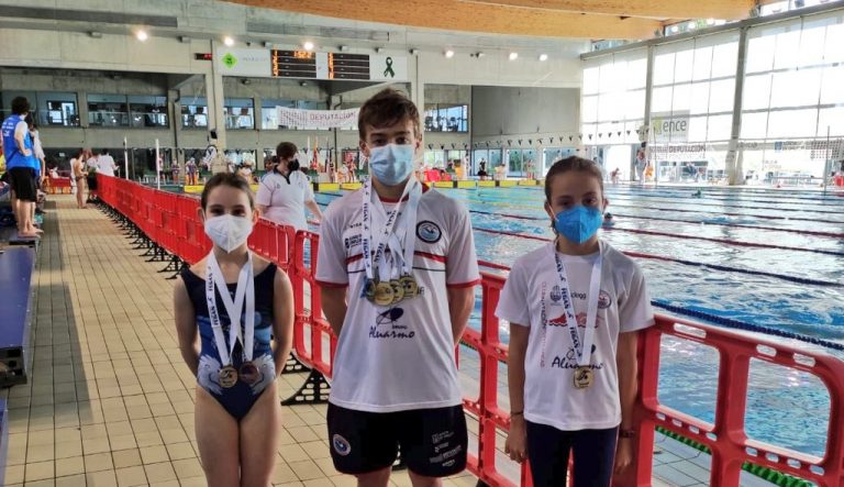 Yoel Faro, María Quintas e María Seijo do CN Ponteareas, medallas de ouro no Campionato Galego Alevín de Verán