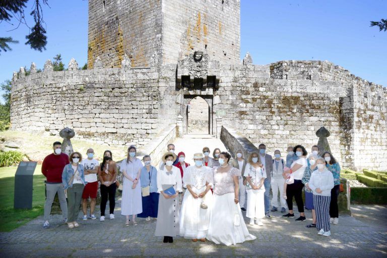 O Castelo de Soutomaior incorpora ao seu xardín ‘Con nome de muller’ a camelia Jimena Fernández de la Vega