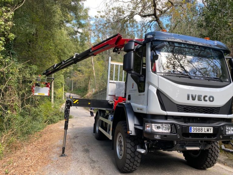 Nigrán dispón dun novo camión 4×4 para optimizar os traballos do departamento de Vías e Obras