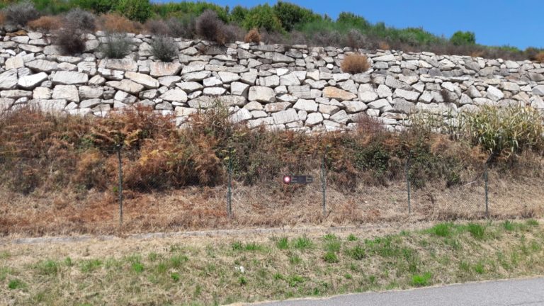 Redondela pide á veciñanza que non consuma auga da Fonte da Lata, en Vilar de Infesta, ao poder estar afectada polo uso de herbicidas no aeroporto