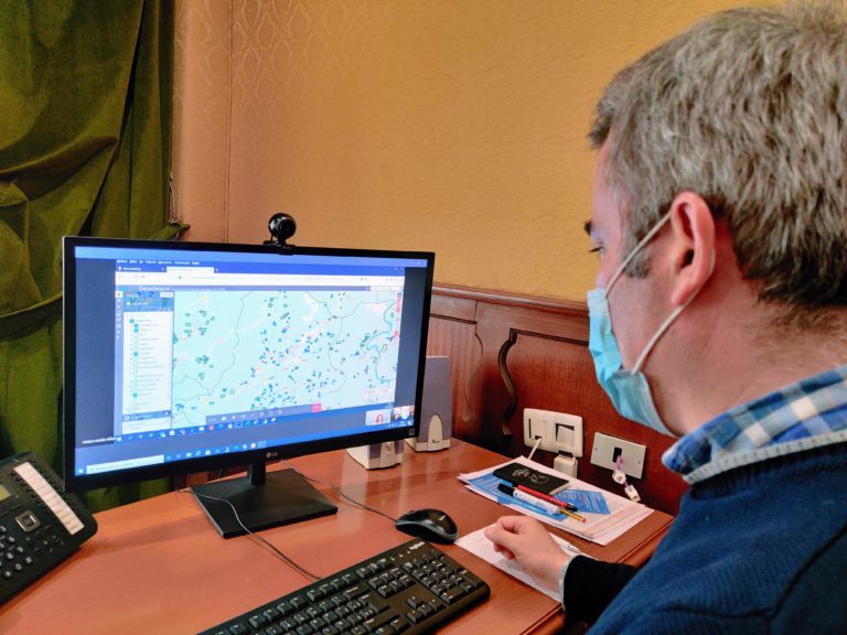 As redes de alta capacidade por fibra óptica chegarán ao rural da Cañiza