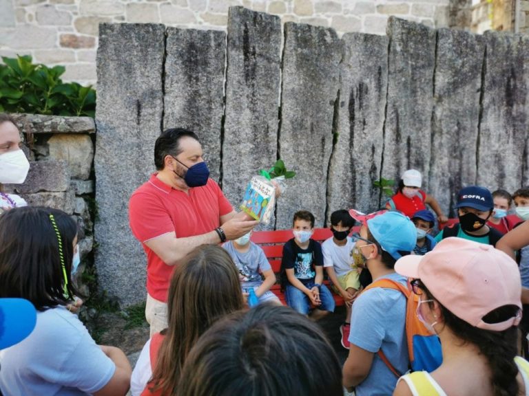 Gondomar lembra a importancia de recoller o lixo coas mensaxes do alumnado do CEIP Souto Donas