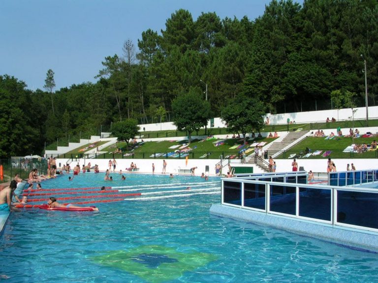 A Cañiza abre mañá a piscina municipal de As Grades