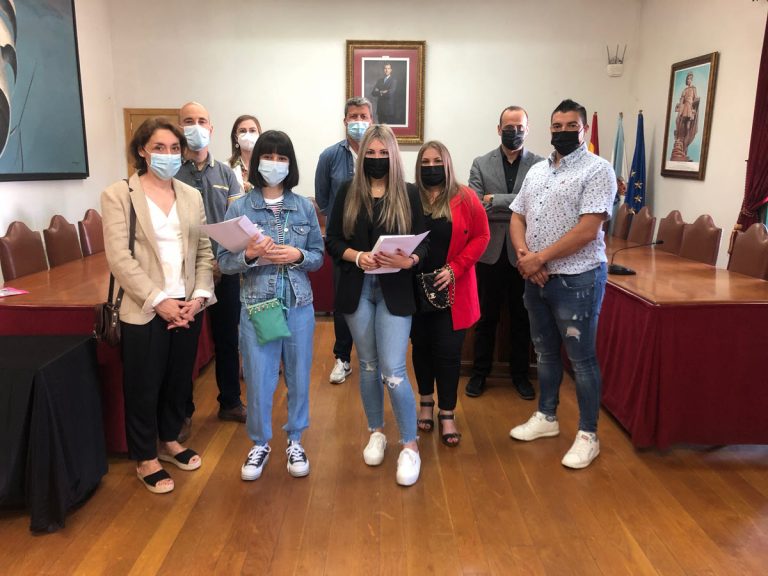 Dúas alumnas do CPI Cova Terreña, gañadoras do IV e V Concurso literario infantil e xuvenil de Baiona