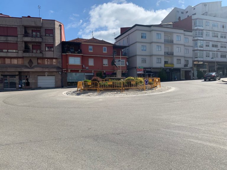 Rematadas as obras na rotonda de Antonio Palacios no Porriño
