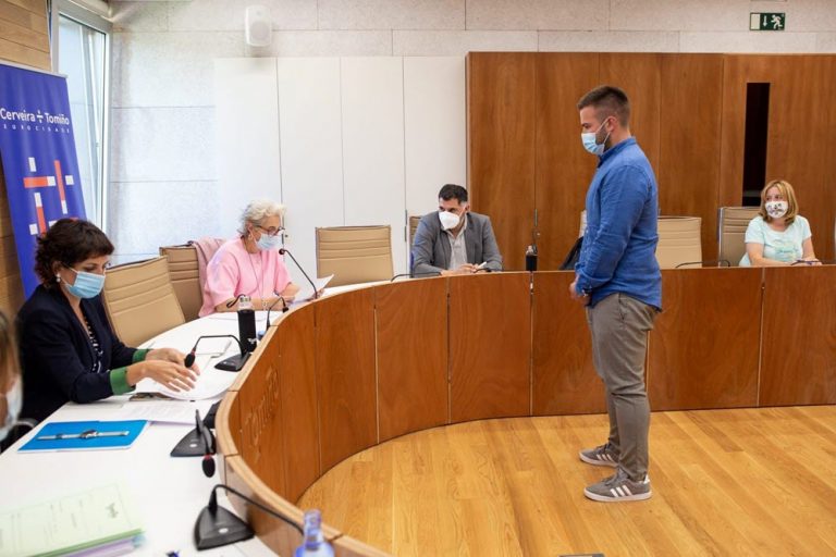 Agustín González Rodríguez toma posesión do seu cargo de concelleiro do BNG en Tomiño