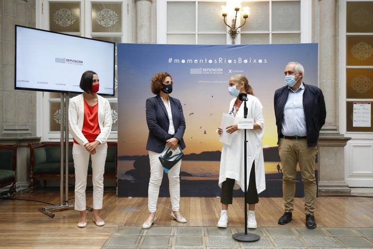 Carmela Silva mantén unha reunión coa directiva da Asociación de Vivendas Turísticas