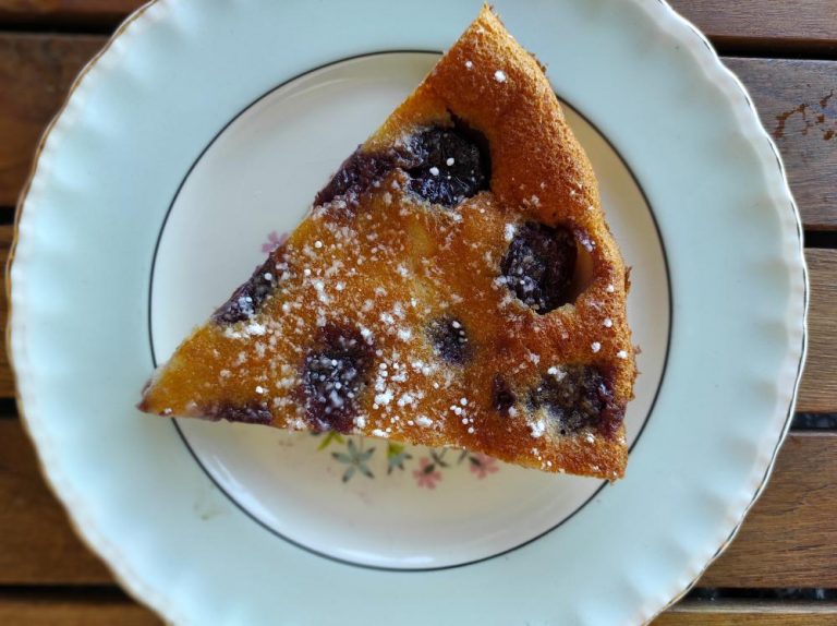 Clafoutis, un postre clásico francés a base de cerezas