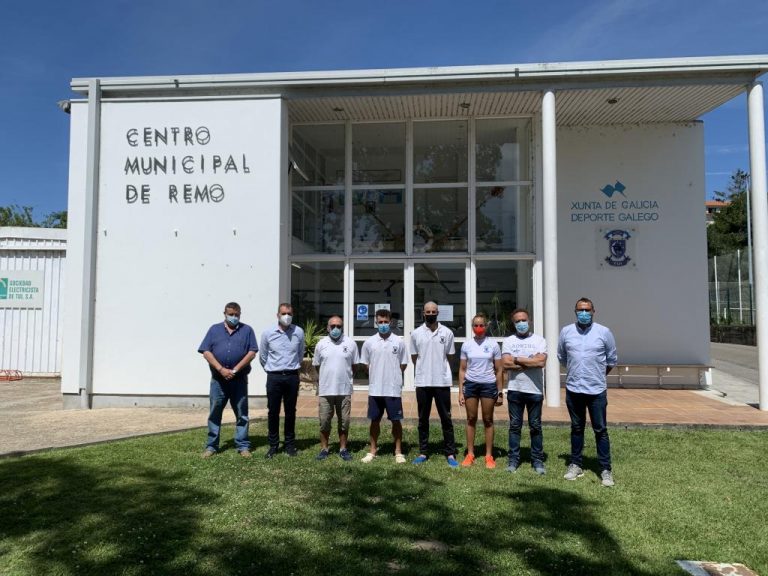 Tui despide aos membros do equipo olímpico uruguaio de remo concentrado en Tui e que partiu cara Tokio