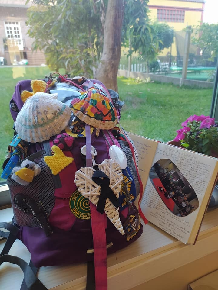 O Porriño recibiu hoxe aos peregrinos que portan a “Mochila da Luz”