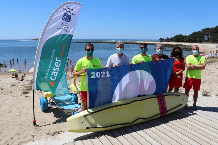 A praia do Muíño da Guarda xa luce o distintivo de Bandeira Azul