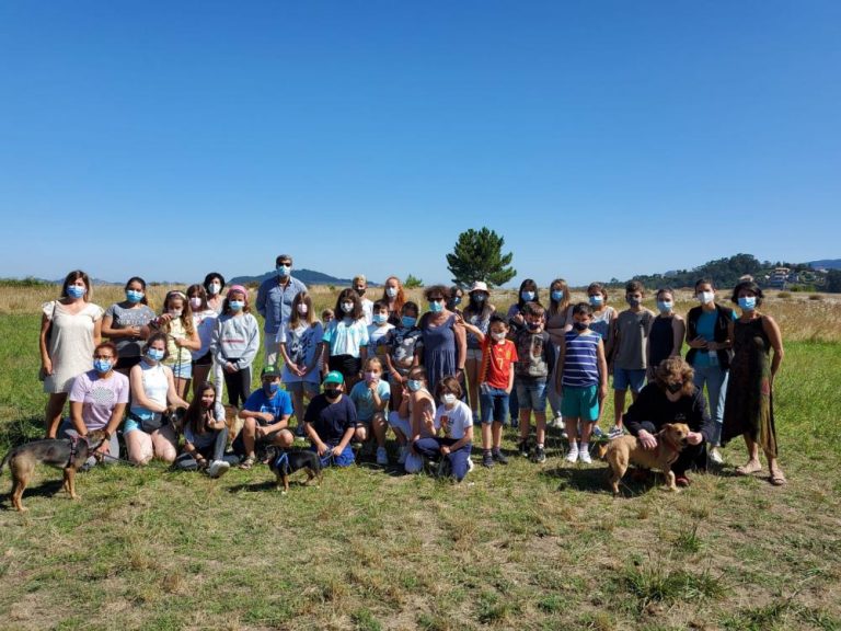 Os participantes de ‘Vincúlate’ reciben a visita dos integrantes do proxecto socioeducativo ‘EncaixaT’