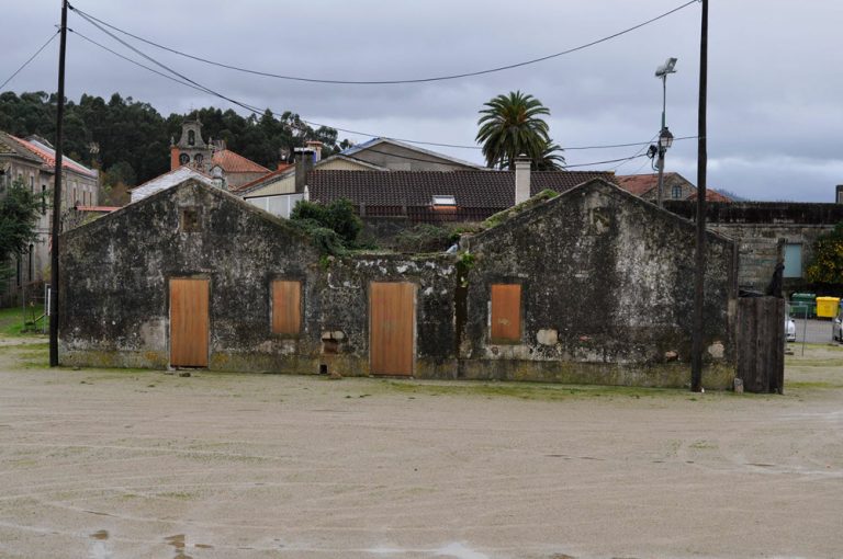 A Asociación Lazoiro lamenta o derrumbamento das casas antigas da muralla en Salvaterra
