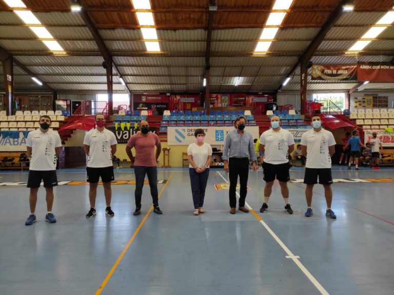 O Pavillón do Rosal conta cun novo pavimento que permiten empregar o espazo “para practicar deporte de xeito máis intensivo e seguro”