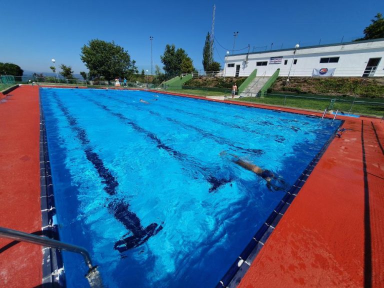 O Club Natación Baixo Miño adestra na piscina preolímpica das Neves