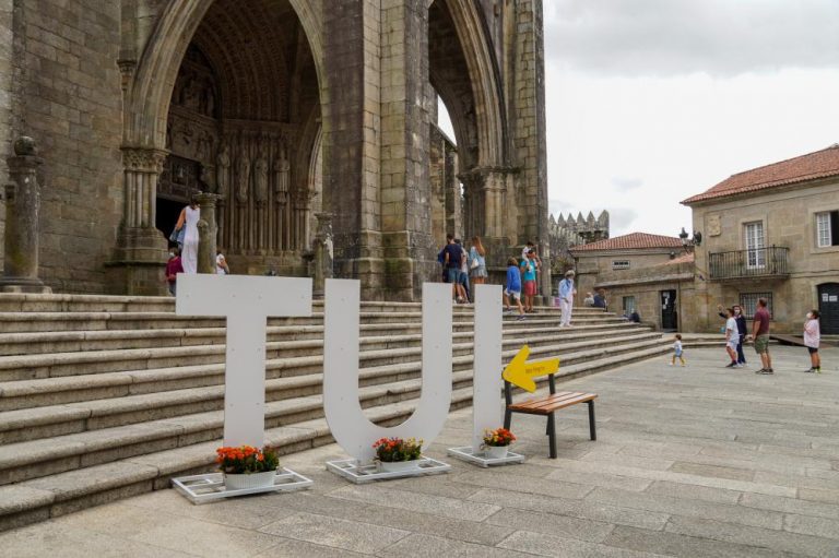 Máis de 8.600 persoas pasaron pola Oficina Municipal de Turismo no mes de xullo