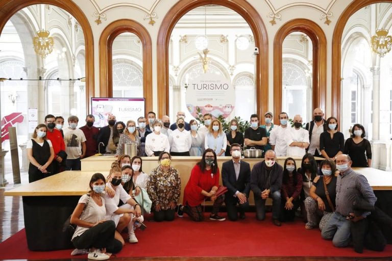 A Deputación rende homenaxe ao sector do turismo cun showcooking “histórico”