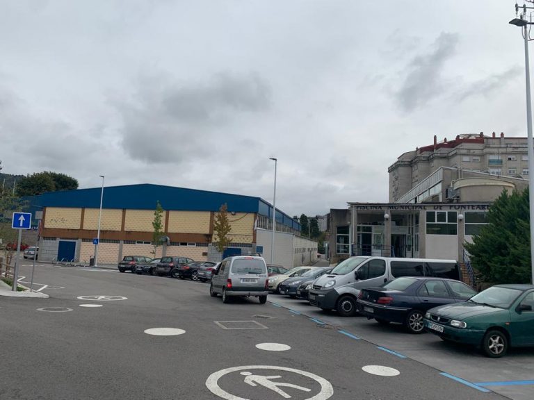Entra en funcionamento a zona azul gratuíta do complexo deportivo Álvaro Pino