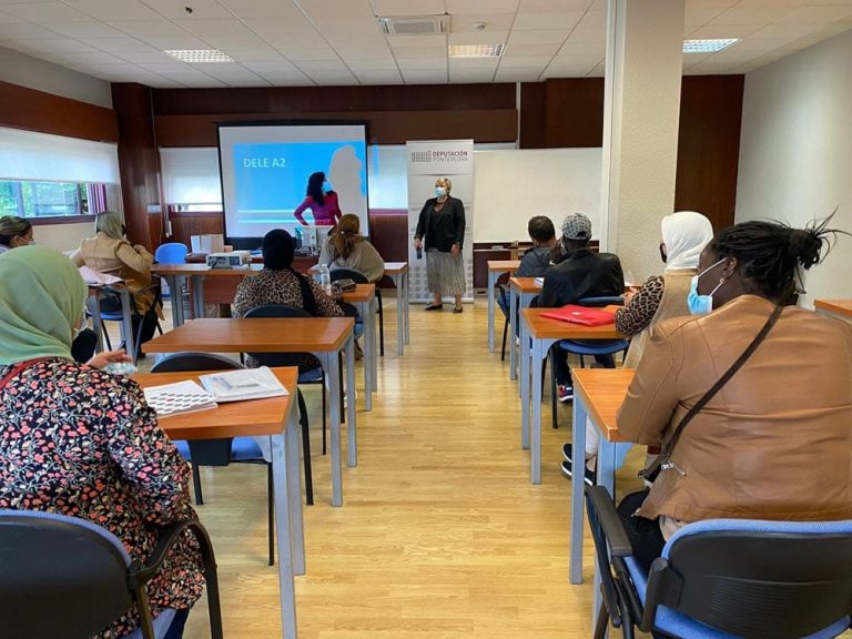 A Deputación pecha a quinta edición dos cursos de español para persoas inmigrantes