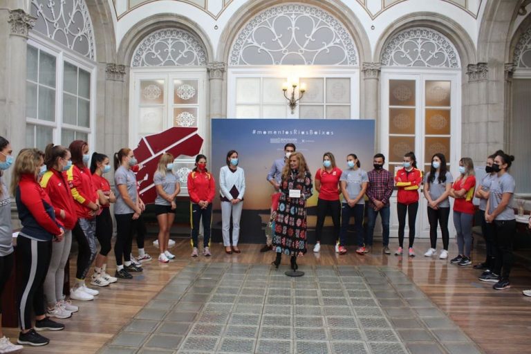A Federación Española de Loita Feminina recibe os parabéns da Deputación de Pontevedra