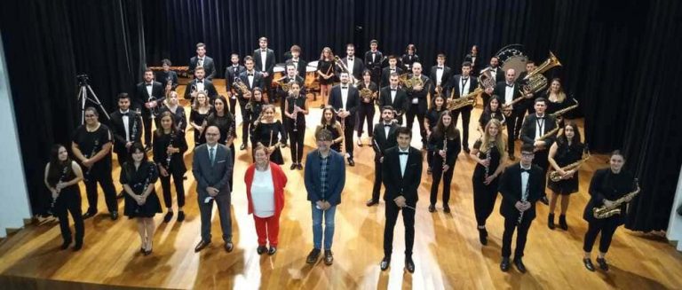 Éxito da Banda de Música Xuvenil de Xinzo no concerto de homenaxe a Reveriano Soutullo