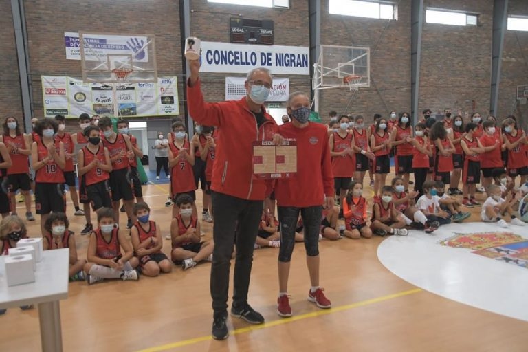 O CB Nigrán presenta as súas novas equipacións na festa de inicio de tempada