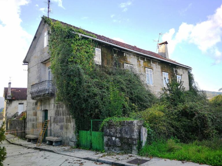 SOS Fonte de Troncoso pide ao Concello de Mondariz Balneario que free o deterioro dunha vivenda centenaria