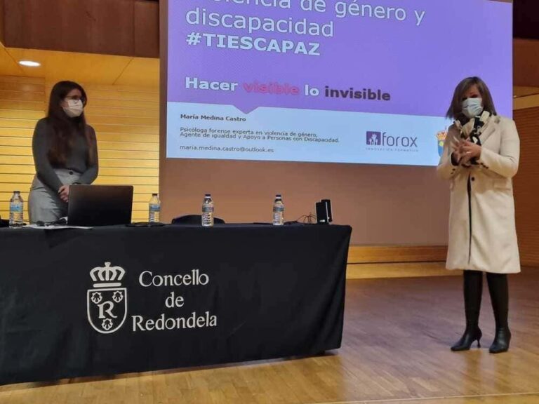 A charla coloquio #TIÉSCAPAZ, abriu onte o programa de actividades do 25N en Redondela