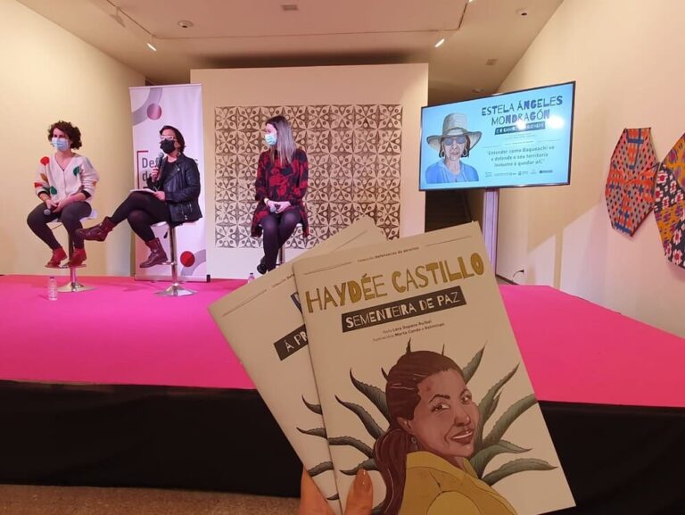 A colección de libros “Defensoras de dereitos” preséntase no Culturgal