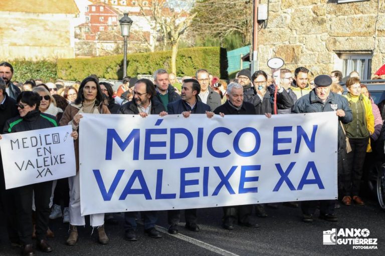 A Cañiza acorda unanimemente a  defensa da restitución do médico do consultorio de Valeixe