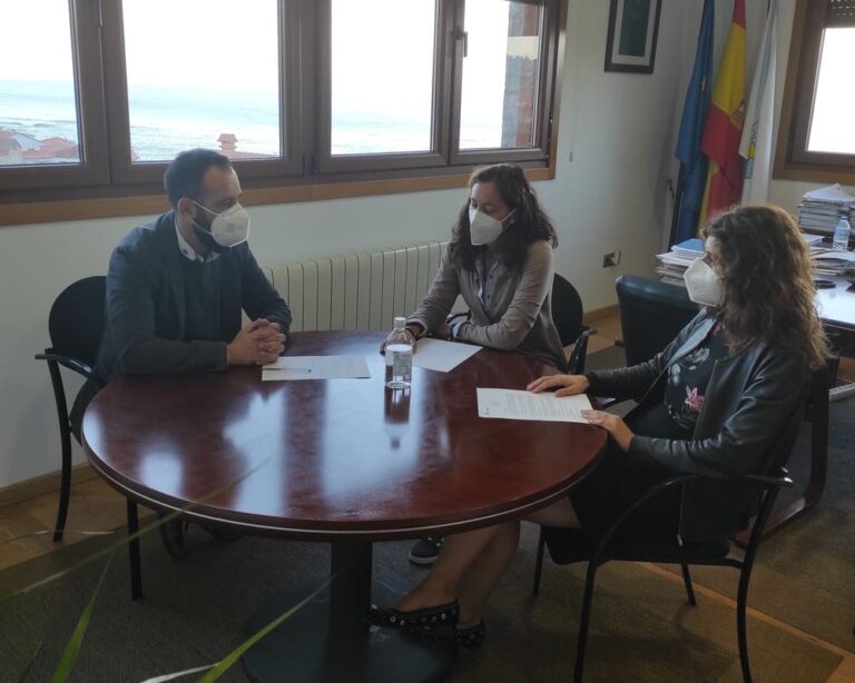 Concello de Oia e Correos instauran un rexistro dixital nas oficinas do municipio