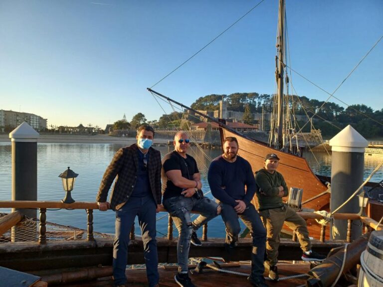 Arriba a Baiona o barco ‘pirata’ «Wodnik»