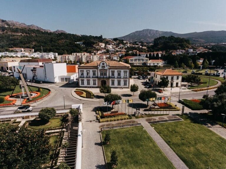 Assambleia municipal ratifica, por maioria, orçamento e plano para 2022