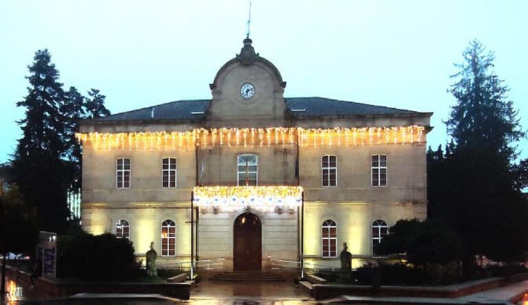 Ponteareas estrea na casa consistorial o vídeo mapping de Nadal