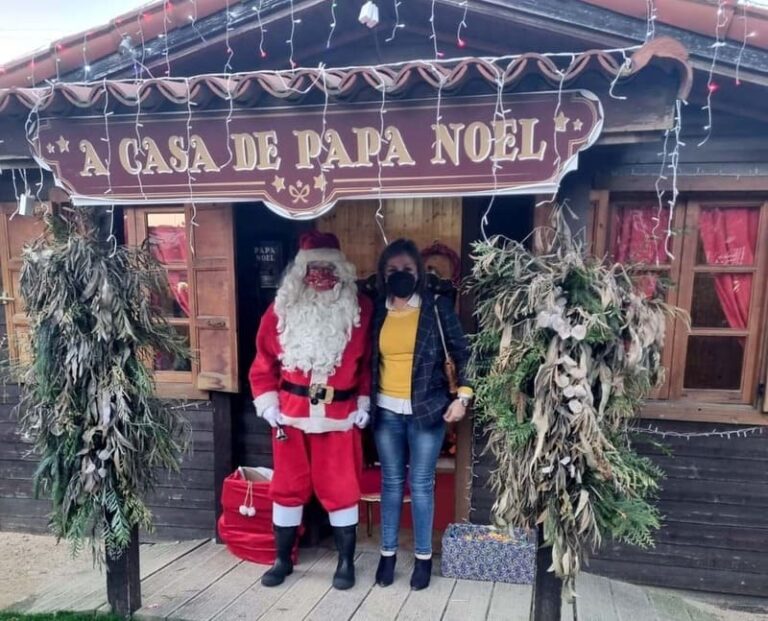 A Casa de Papá Noel, na Alameda Castelao, abriu onte as súas portas para recibir aos nenos
