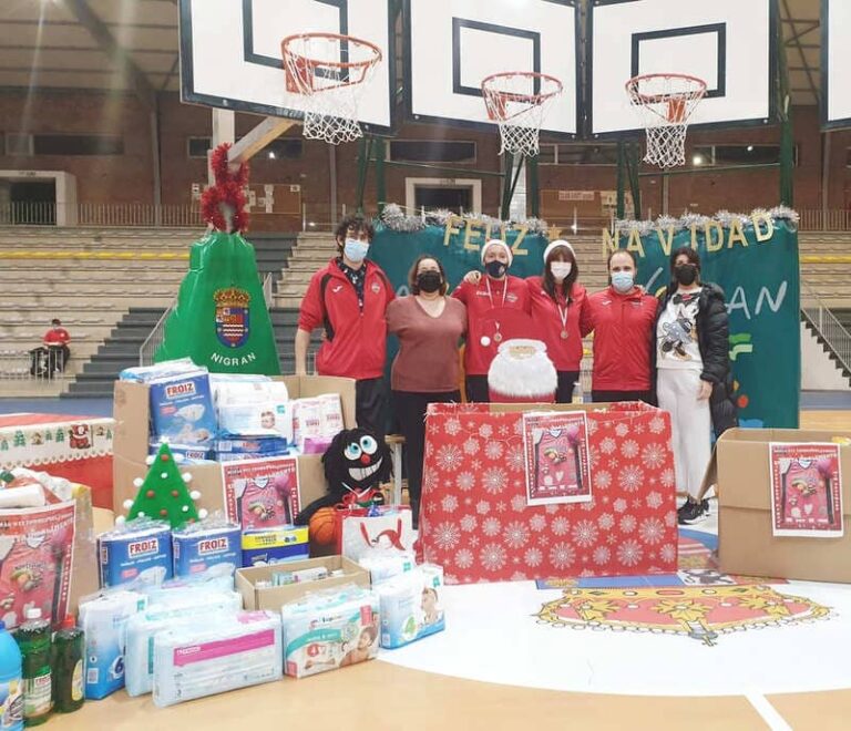 O Club Baloncesto Nigrán “encesta” máis de 300 quilos de alimentos e produtos de hixiene persoal