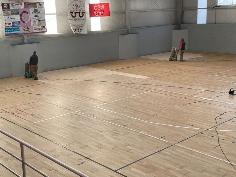 Comezan as obras de mellora no pavillón de Salvaterra