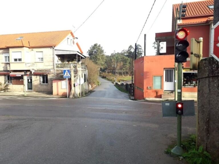 A Deputación remata a posta a punto dos semáforos das estradas provinciais ao seu paso por Mos