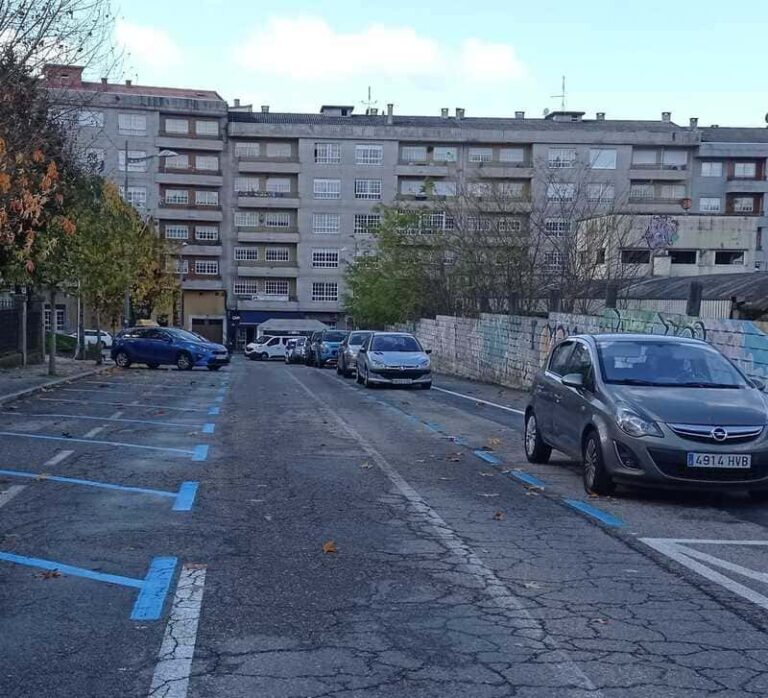 A nova zona azul de Ponteareas facilita o aparcamento na vila