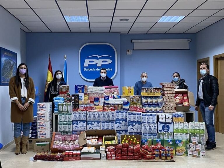 Os populares de Salceda doaron dúcias de quilos en alimentos