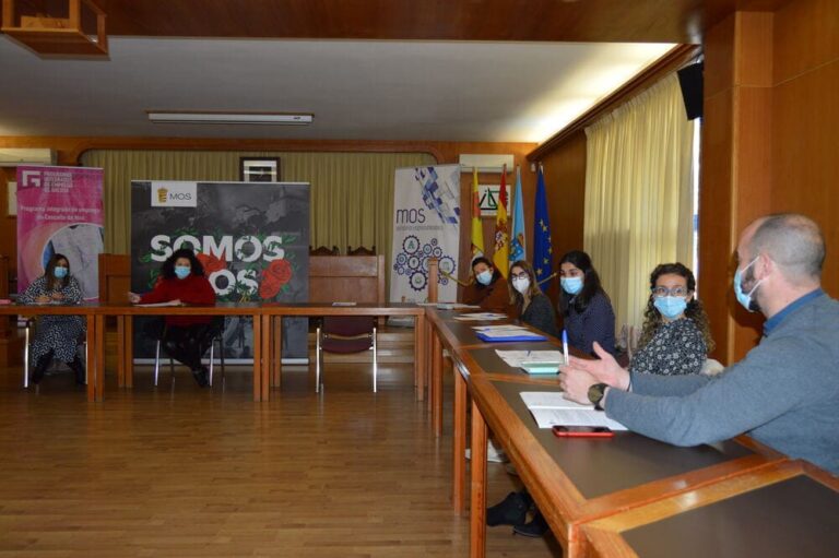 Alimentación saudable e primeiros auxilios na escola, educación sexual e discapacidade, temas tratados na Mesa da Saúde de Mos