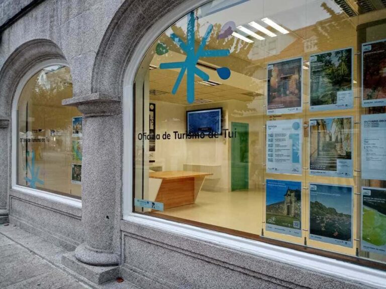 Aumenta o número de turistas que visitan a oficina de turismo de Tui