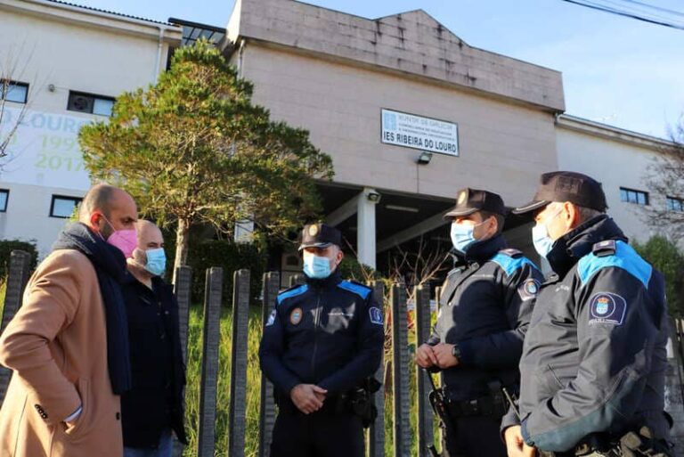 Unha patrulla da Policía Local vixiará os polígonos residencias de Torneiros