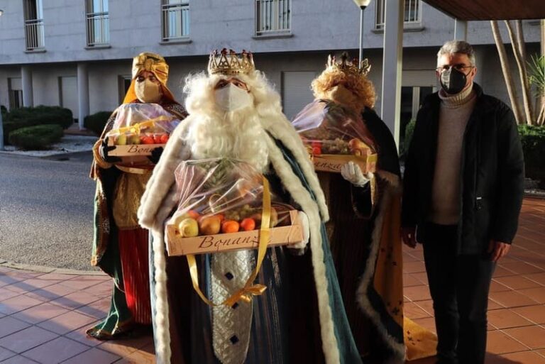Os Reis Magos visitaron a Residencia Monte Santa Tecla