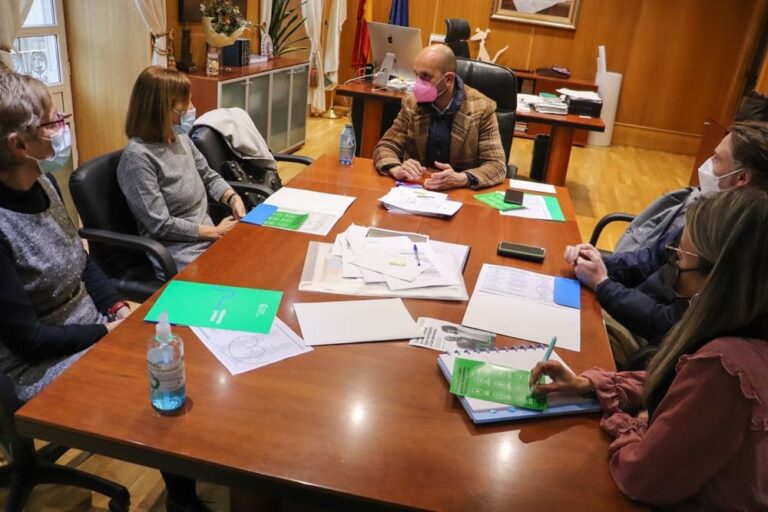 A AECC atendeu a 253 pacientes e familias no Porriño