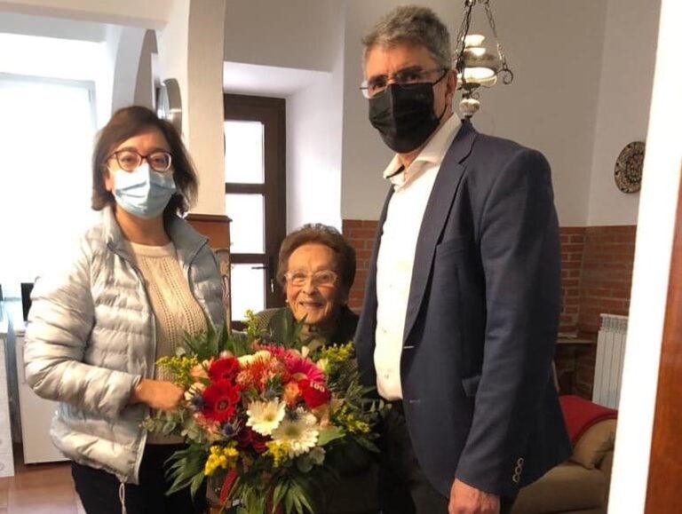 O Concello da Guarda felicita a Alicia González Álvarez no seu 100 aniversario