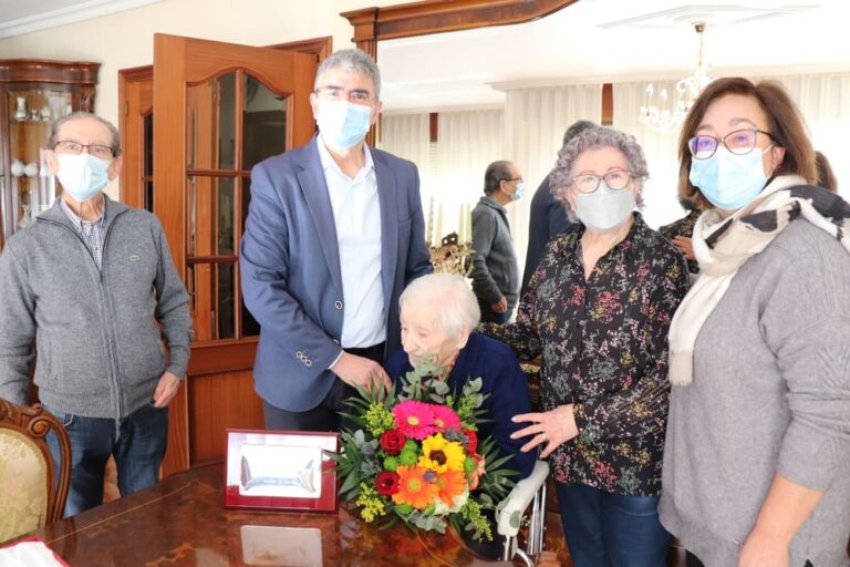 O Concello da Guarda felicita a Carmen Rodríguez González no seu 100 aniversario