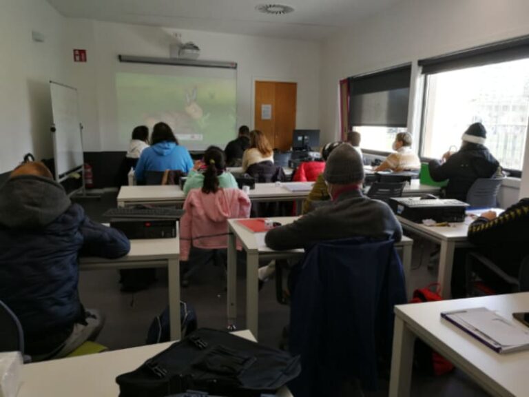 Persoas con discapacidade de Salvaterra de Miño e Baiona, no curso de comunicación en lingua castelá organizado por Cogami